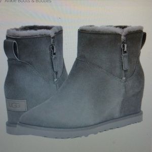 UGG Classic Femme' Mini Zip Wedge Ankle Boots Gently Used